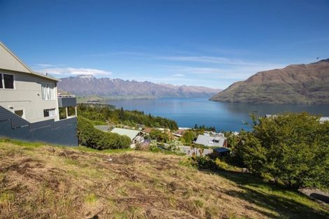 Photo of property in 111 Wynyard Crescent, Fernhill, Queenstown, 9300