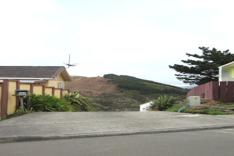 Photo of property in 18b Cheltenham Terrace, Newlands, Wellington, 6037