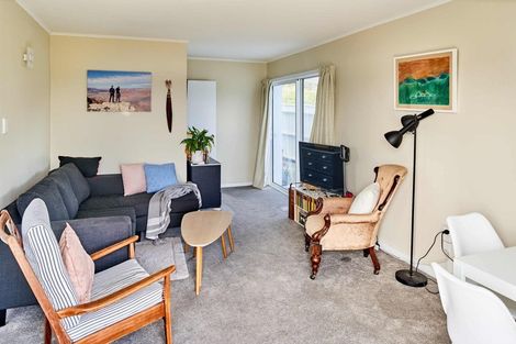 Photo of property in 8a Nikau Road, Point Howard, Lower Hutt, 5013