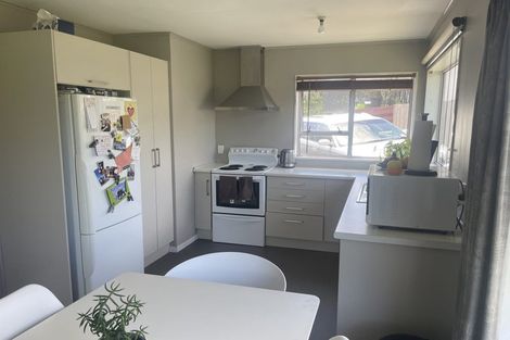 Photo of property in 15a Colchester Crescent, Newlands, Wellington, 6037