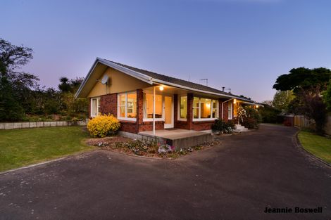 Photo of property in 2 Caccia Birch Lane, Hokowhitu, Palmerston North, 4410