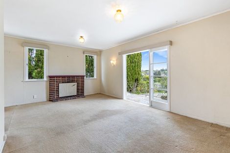 Photo of property in 143 Edmonton Road, Te Atatu South, Auckland, 0610
