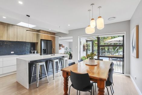 Photo of property in 8 Jays Road, Titirangi, Auckland, 0604