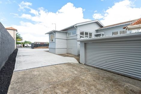 Photo of property in 3147 Great North Road, New Lynn, Auckland, 0600