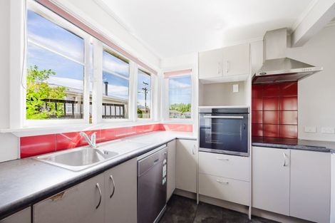 Photo of property in 12 Woburn Street, Waipukurau, 4200