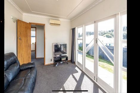 Photo of property in 6 Glenn Street, Castlecliff, Whanganui, 4501