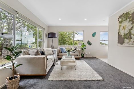 Photo of property in 28 Cedar Heights Avenue, Massey, Auckland, 0614