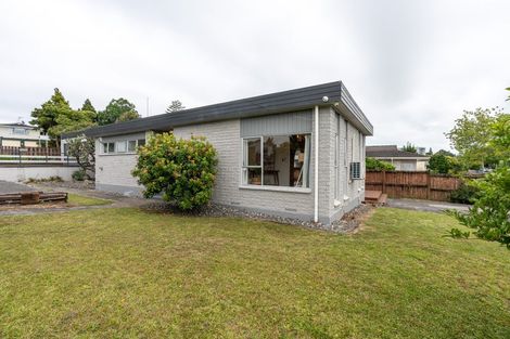 Photo of property in 2 Dorothy Place, Hillcrest, Hamilton, 3216