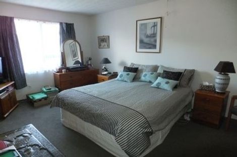 Photo of property in 11 Oakley Crescent, Hornby, Christchurch, 8042