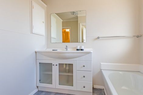 Photo of property in 27a Churchill Avenue, Hokowhitu, Palmerston North, 4410