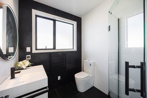 Photo of property in 2 Picnic Point Road, Hobsonville, Auckland, 0616