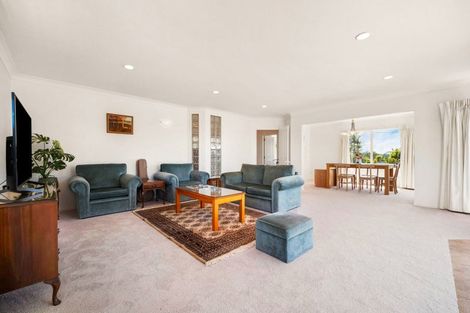 Photo of property in 2/89 Aberdeen Road, Castor Bay, Auckland, 0620