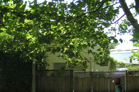 Photo of property in 2/22 Princes Street, Northcote Point, Auckland, 0627