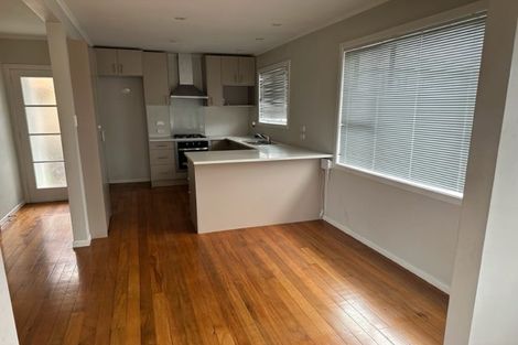 Photo of property in 5 Edgerton Road, Te Atatu Peninsula, Auckland, 0610