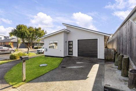 Photo of property in 8 Reserva Crescent, Kumeu, 0810