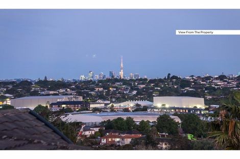 Photo of property in 16 San Lorenzo Rise, Henderson, Auckland, 0612