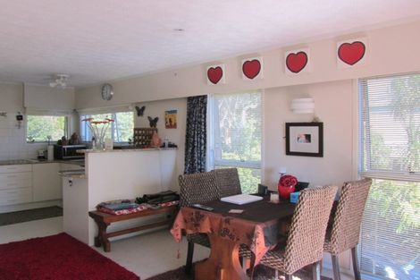 Photo of property in 1/36 Saddleback Rise, Murrays Bay, Auckland, 0630