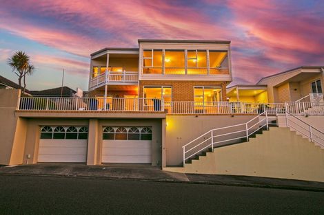 Photo of property in 6 Hamblyn Street, Strandon, New Plymouth, 4312