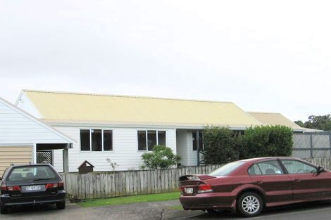 Photo of property in 1 Gosford Drive, Botany Downs, Auckland, 2010