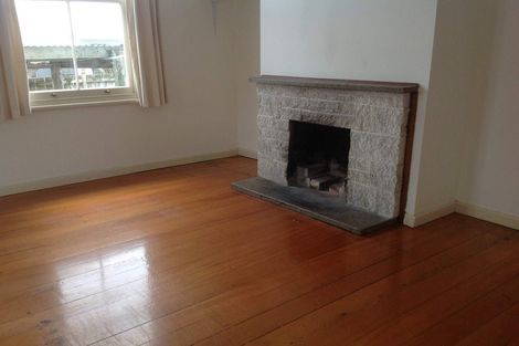 Photo of property in 4 Fairfax Avenue, Northcote, Auckland, 0627