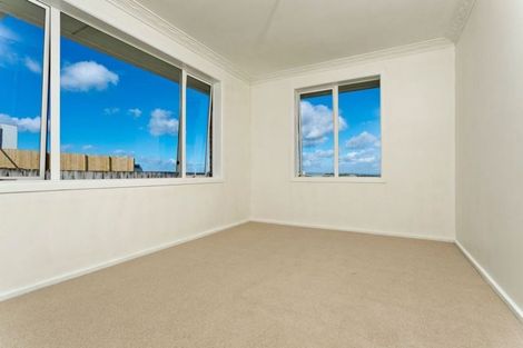 Photo of property in 660 East Coast Road, Pinehill, Auckland, 0630