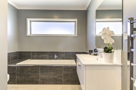 Photo of property in 34 Glaisdale Crescent, Flagstaff, Hamilton, 3210