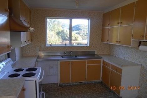 Photo of property in 202 Miromiro Road, Normandale, Lower Hutt, 5010