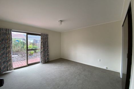 Photo of property in 2/76 Wellington Street, Howick, Auckland, 2014