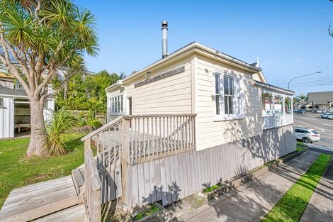 Photo of property in 22 Garfield Road, Helensville, 0800