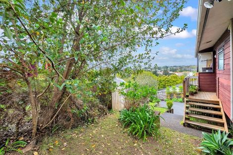 Photo of property in 2/6 Mcquoid Place, Glenfield, Auckland, 0629