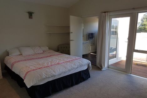 Photo of property in 77 Seaview Road, Paremata, Porirua, 5024