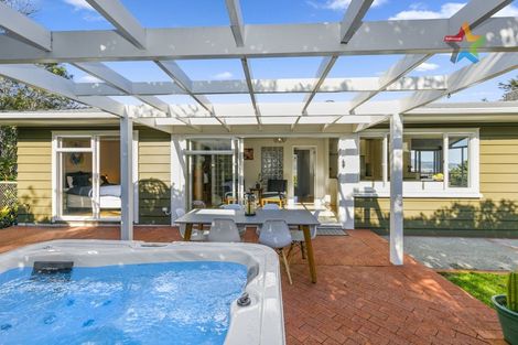 Photo of property in 14 Pomare Road, Tirohanga, Lower Hutt, 5010