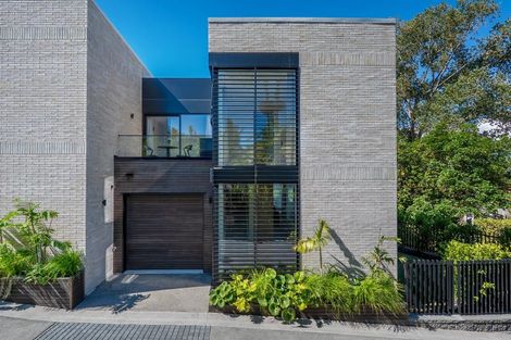 Photo of property in 21a Arahia Street, Northcote, Auckland, 0627