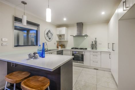 Photo of property in 106b Simpson Road, Henderson Valley, Auckland, 0614