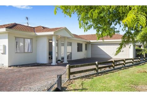 Photo of property in 11 Dawn Place, Waiuku, 2123