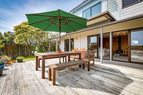 Photo of property in 13 Pine Ridge Terrace, Waikanae Beach, Waikanae, 5036