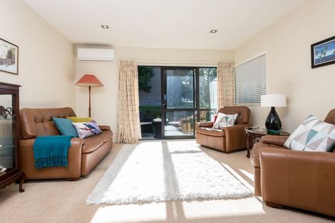 Photo of property in 9 Royalle Mews, Botany Downs, Auckland, 2010