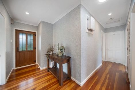 Photo of property in 10 Village Way, Ardmore, Papakura, 2582