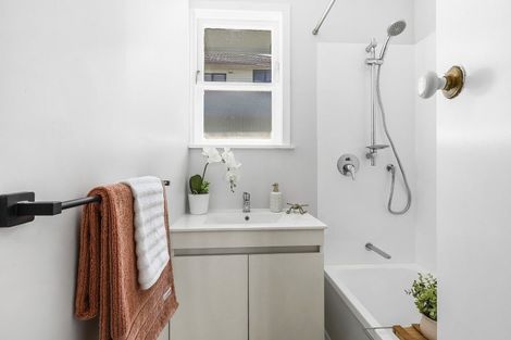 Photo of property in 58 Miramar North Road, Miramar, Wellington, 6022