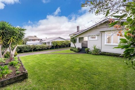 Photo of property in 8 Westwell Road, Belmont, Auckland, 0622