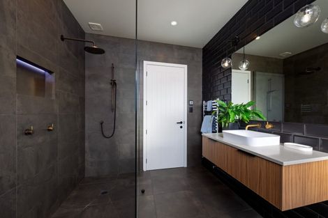 Photo of property in 5 Bull Ridge, Wanaka, 9305