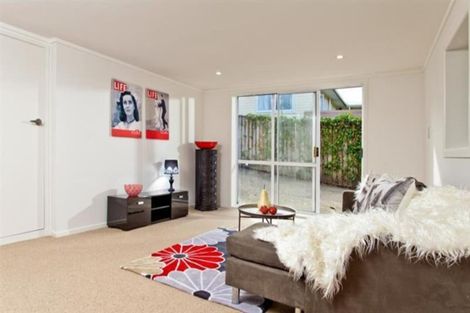 Photo of property in 1/93 Target Road, Totara Vale, Auckland, 0629