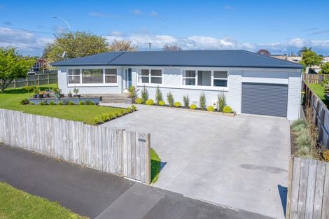 Photo of property in 2 Mears Road, St Andrews, Hamilton, 3200