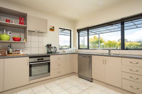 Photo of property in 28 Cowper Side Road, Dannevirke, 4976