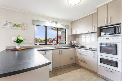 Photo of property in 15 Tatyana Place, Massey, Auckland, 0614