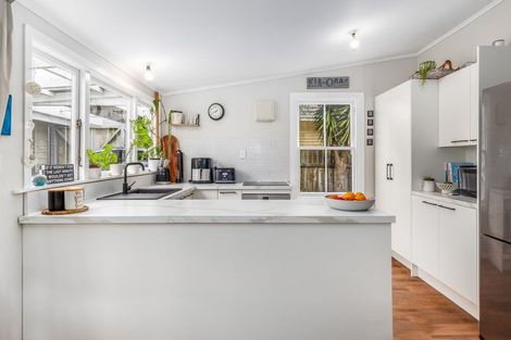 Photo of property in 30 Hinemoa Street, Paraparaumu, 5032