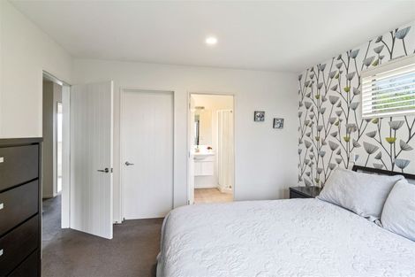 Photo of property in 96 Willowview Drive, Redwood, Christchurch, 8051