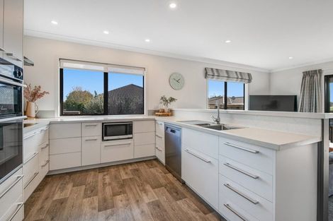Photo of property in 7 Raabia Close, Parakai, 0830