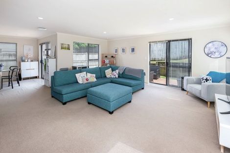 Photo of property in 127 Cyril French Drive, Flat Bush, Auckland, 2016