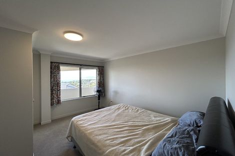 Photo of property in 7 Shearwater Rise, Rothesay Bay, Auckland, 0630